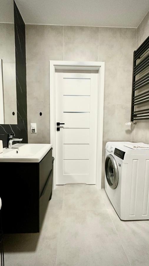 Elegant 2 Apartment *